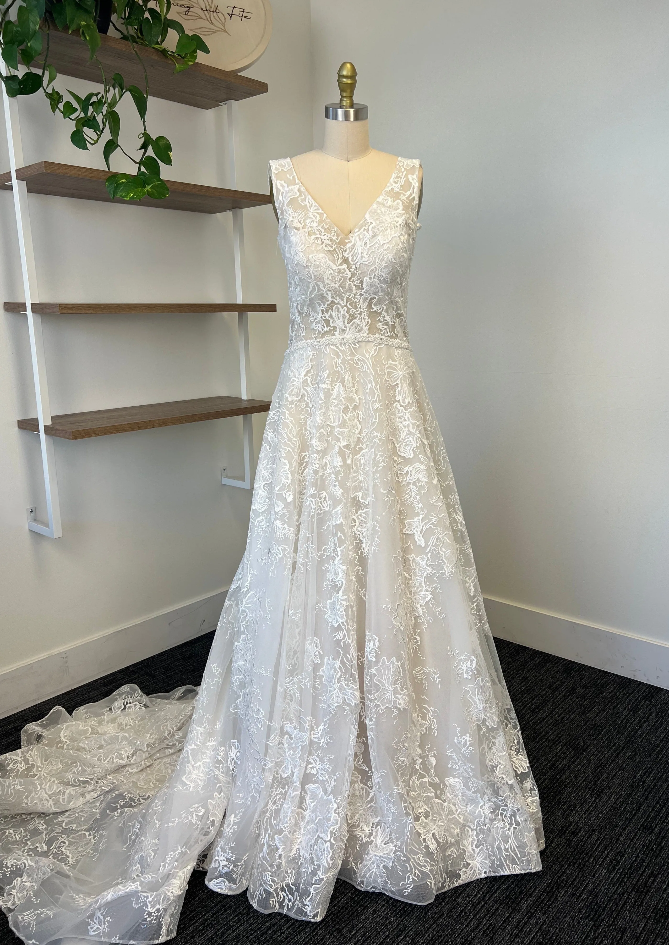 A / Lavish Lenore Size 10