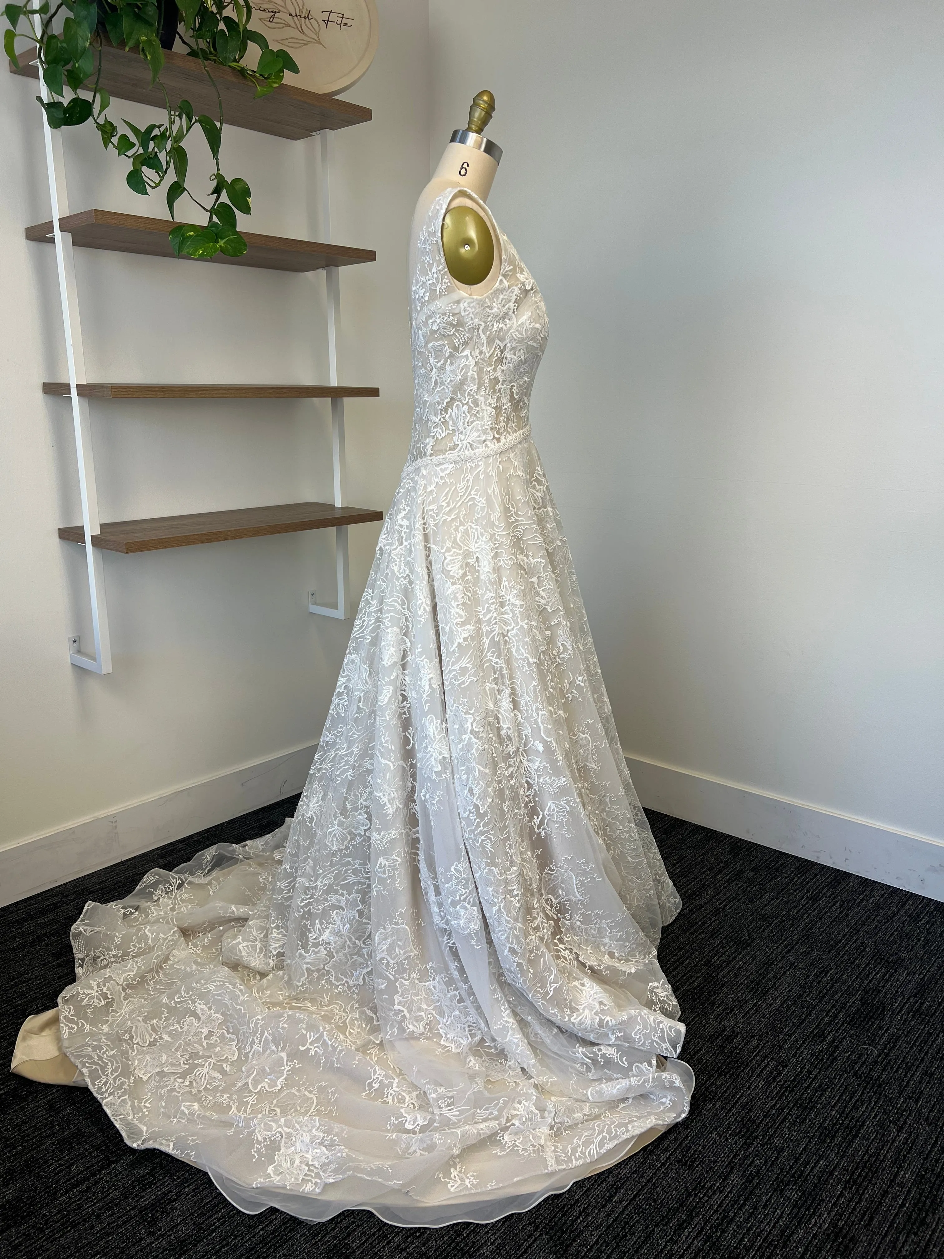 A / Lavish Lenore Size 10