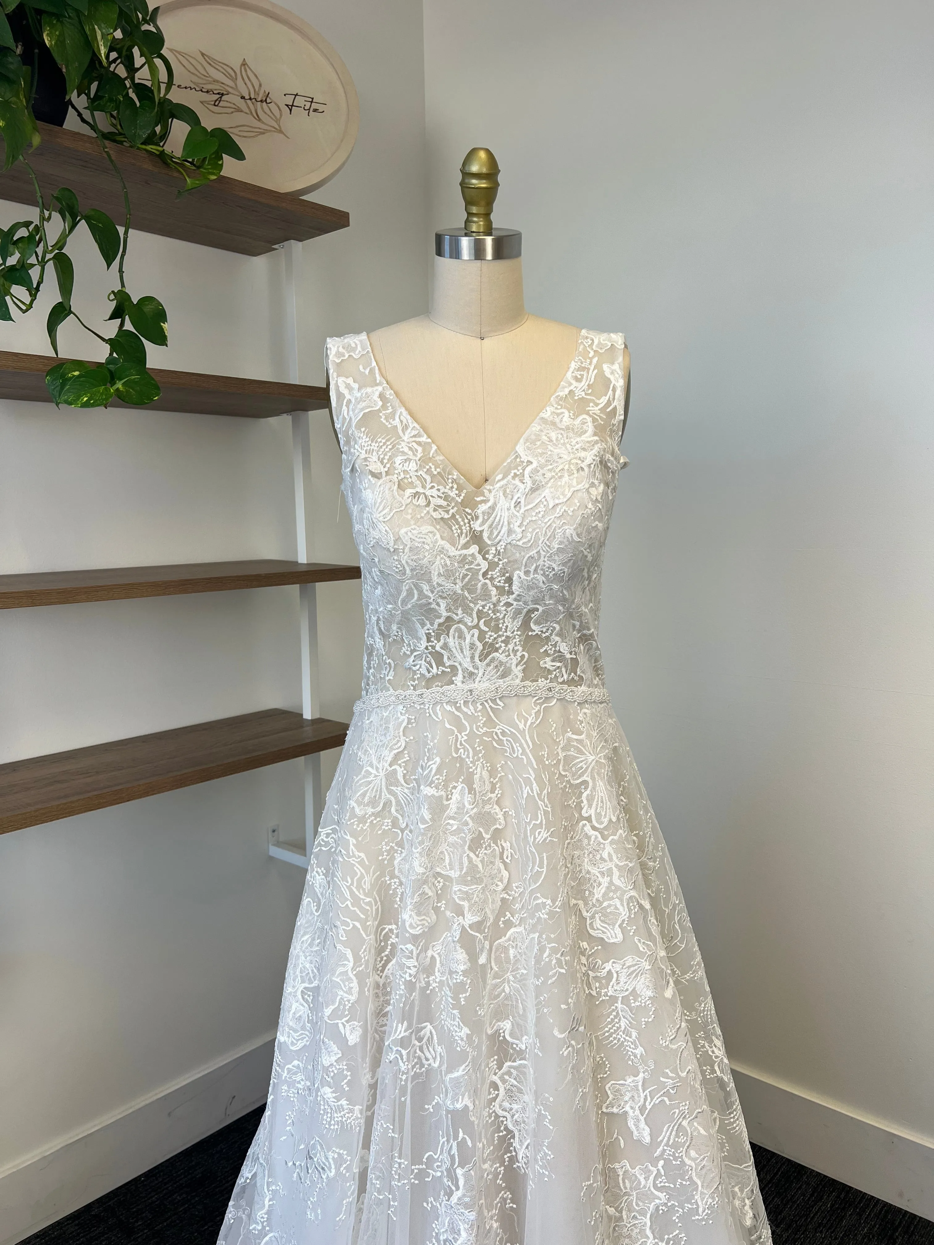 A / Lavish Lenore Size 10