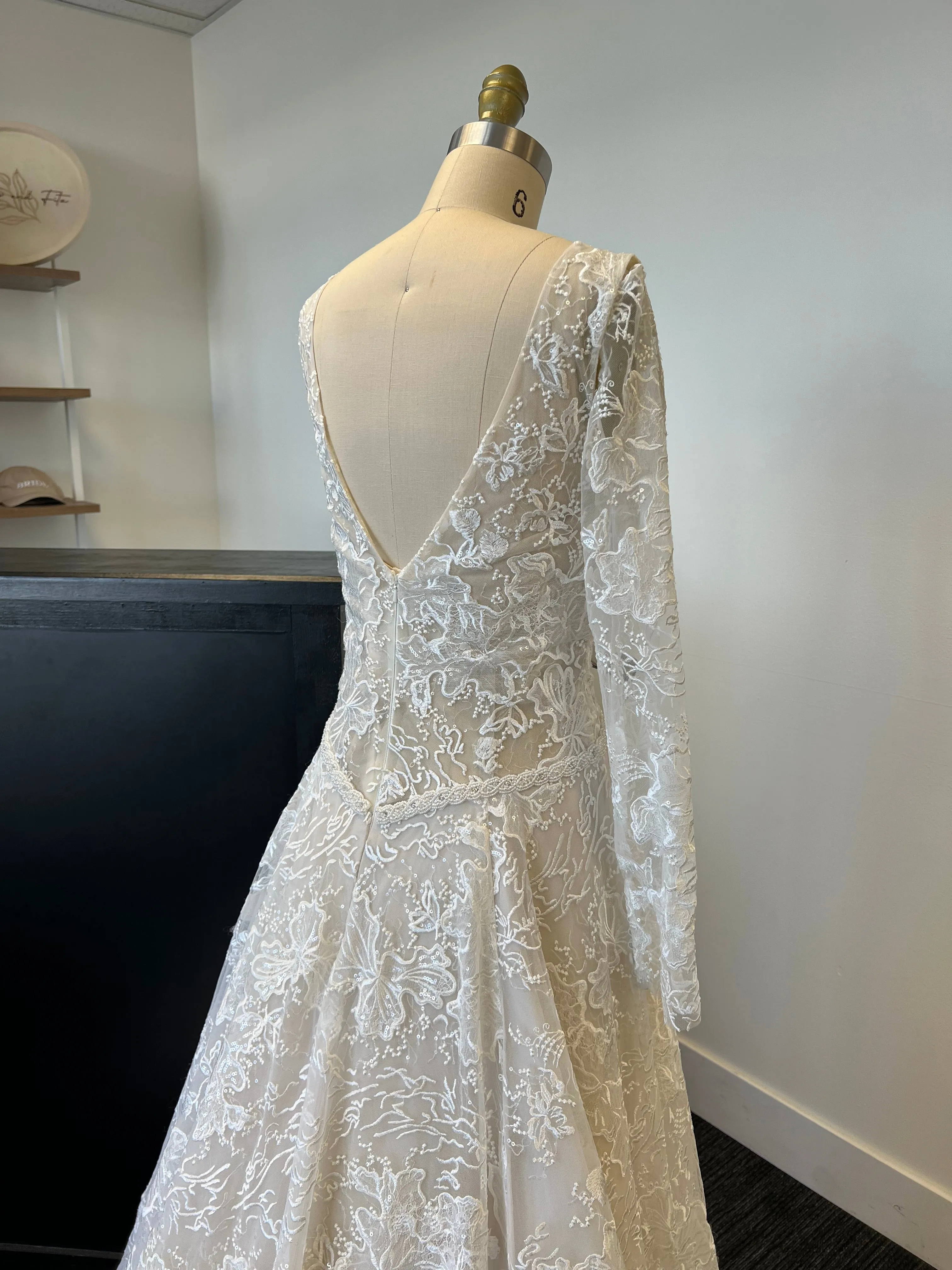 A / Lavish Lenore Size 10