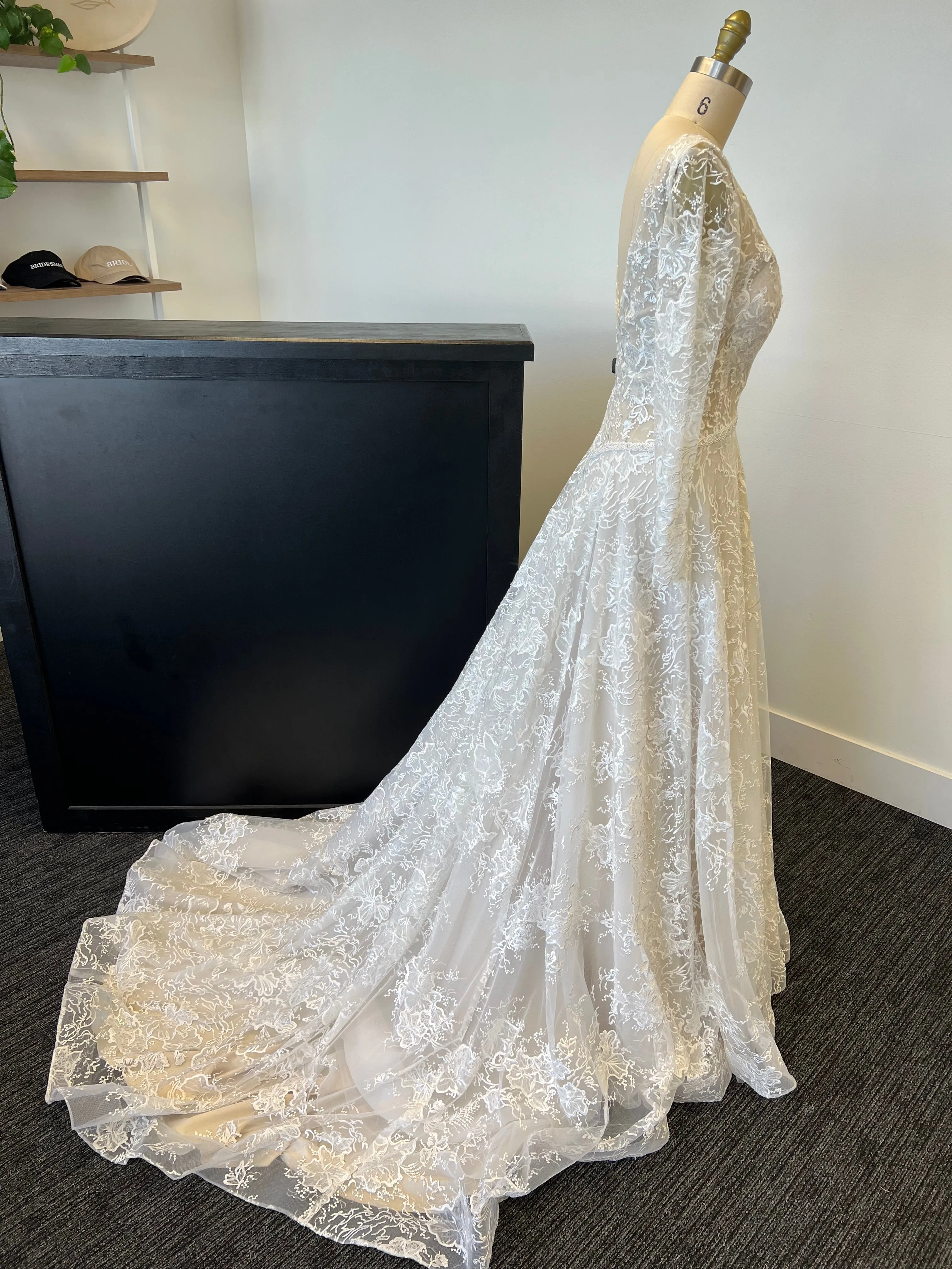 A / Lavish Lenore Size 10