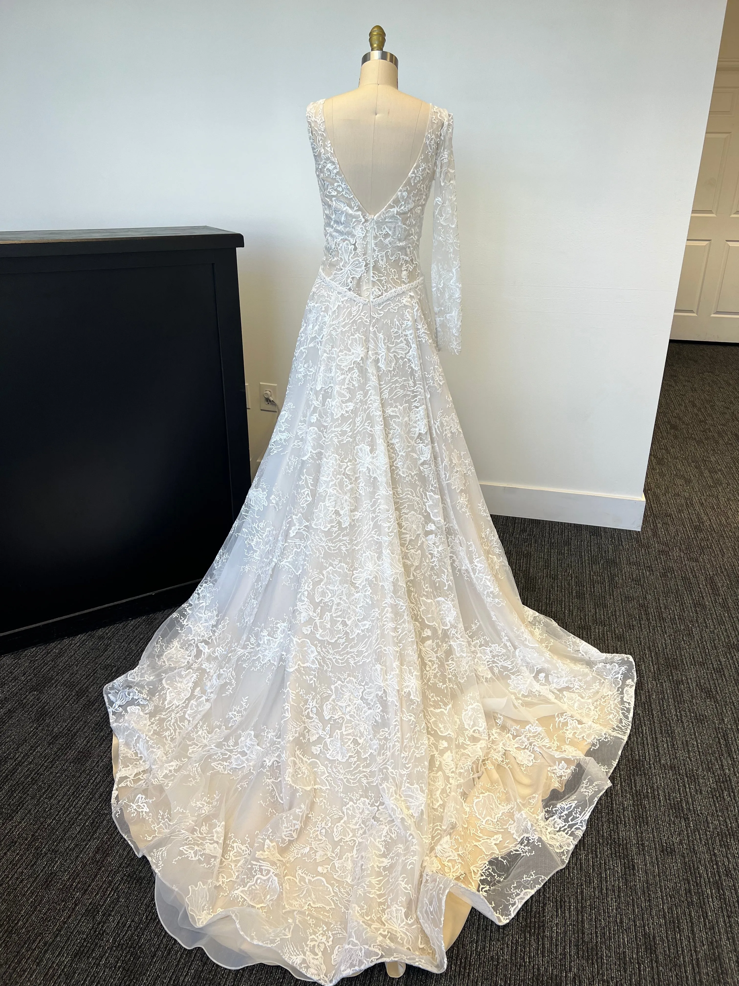 A / Lavish Lenore Size 10