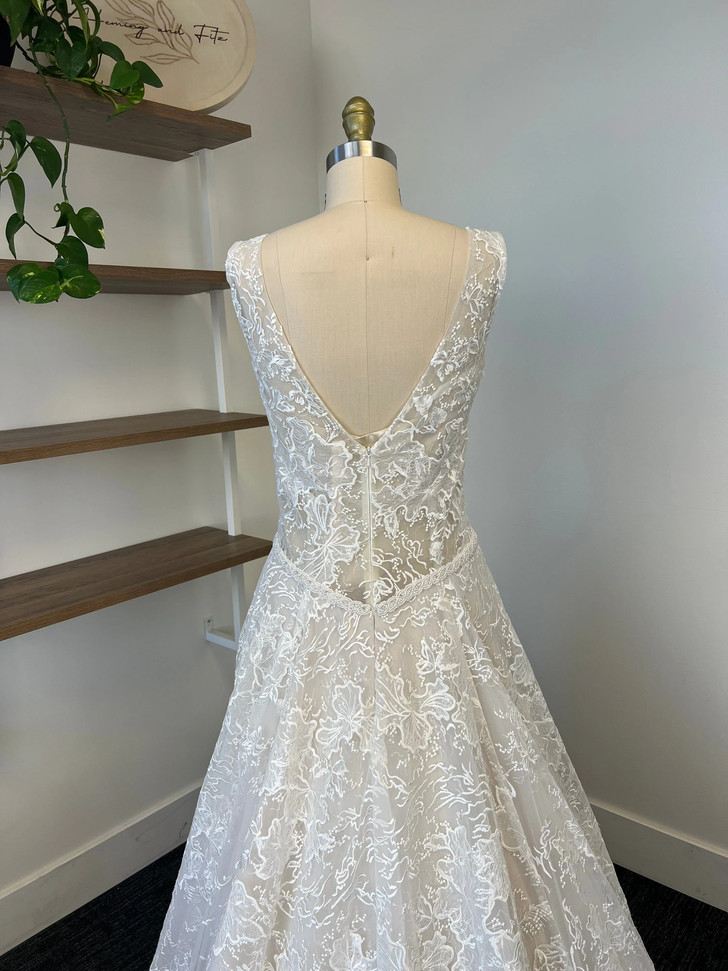 A / Lavish Lenore Size 10