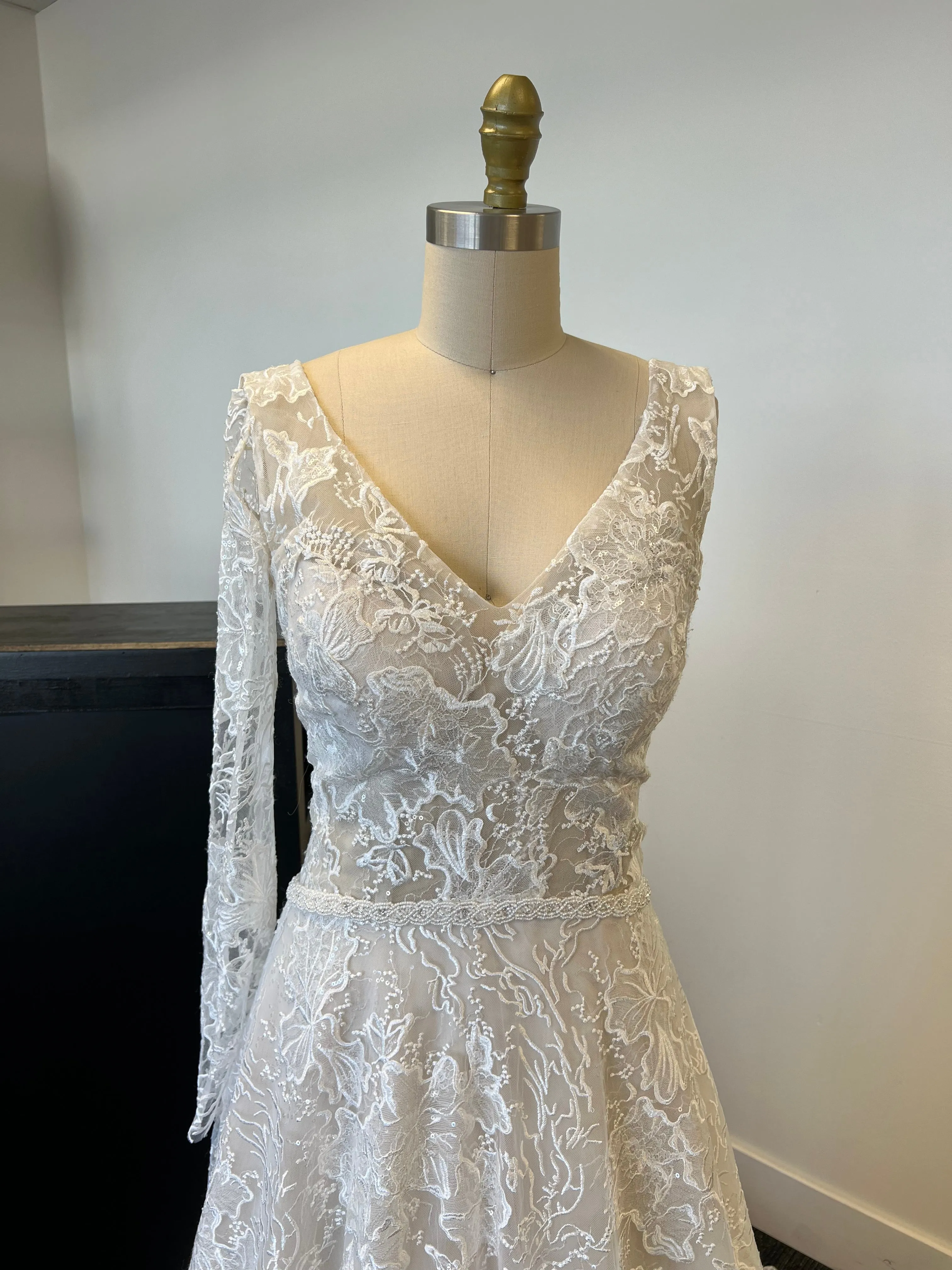 A / Lavish Lenore Size 10