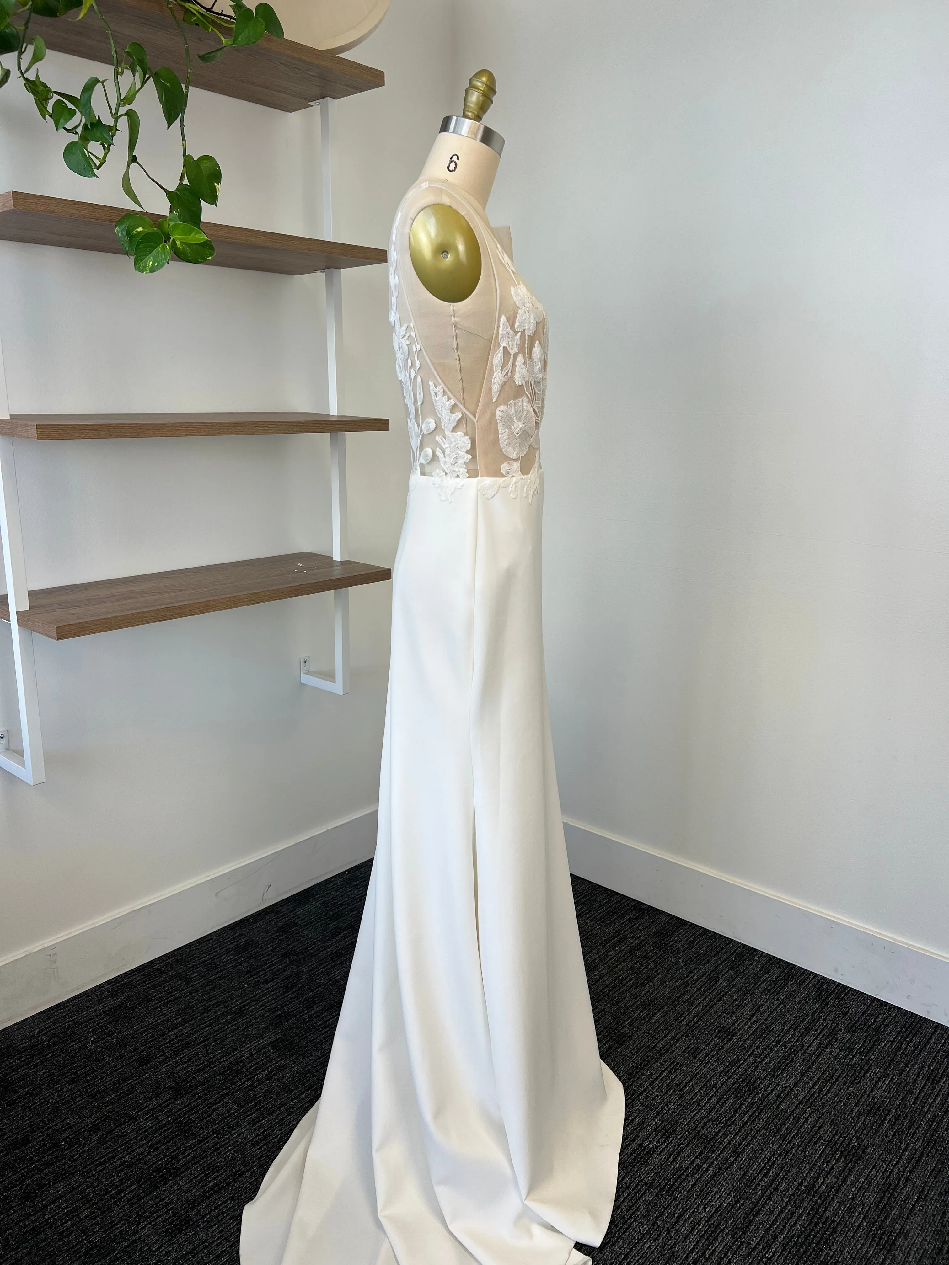 B / Anna Kara Blossom Size 12
