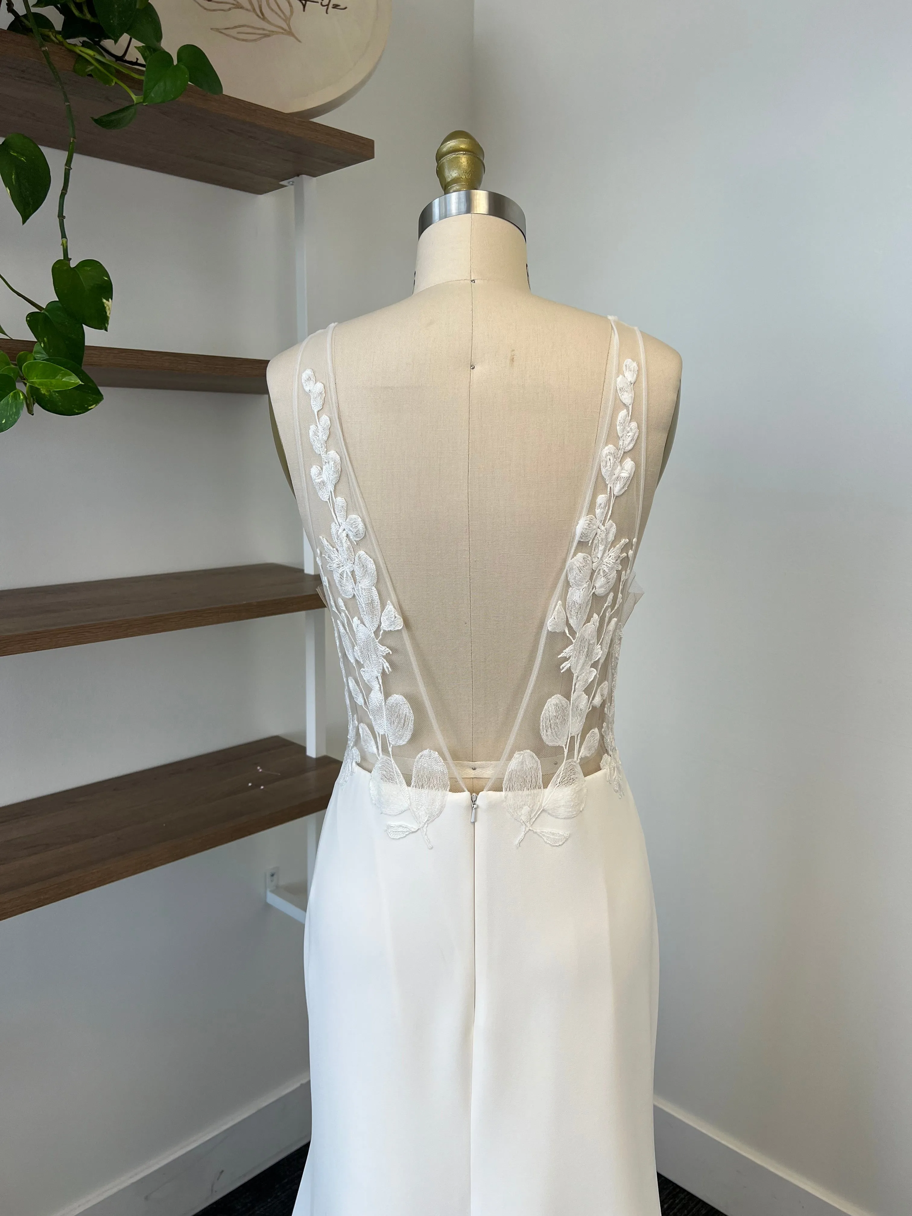 B / Anna Kara Blossom Size 12