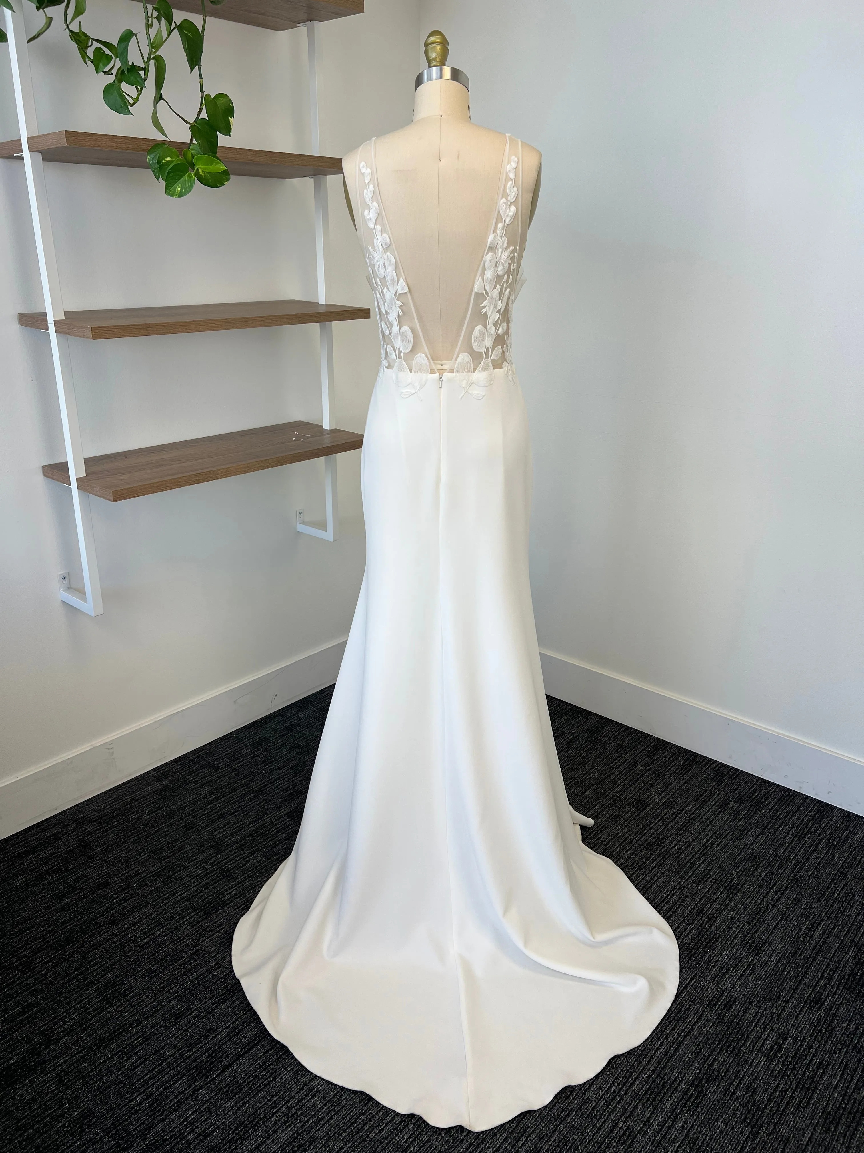 B / Anna Kara Blossom Size 12