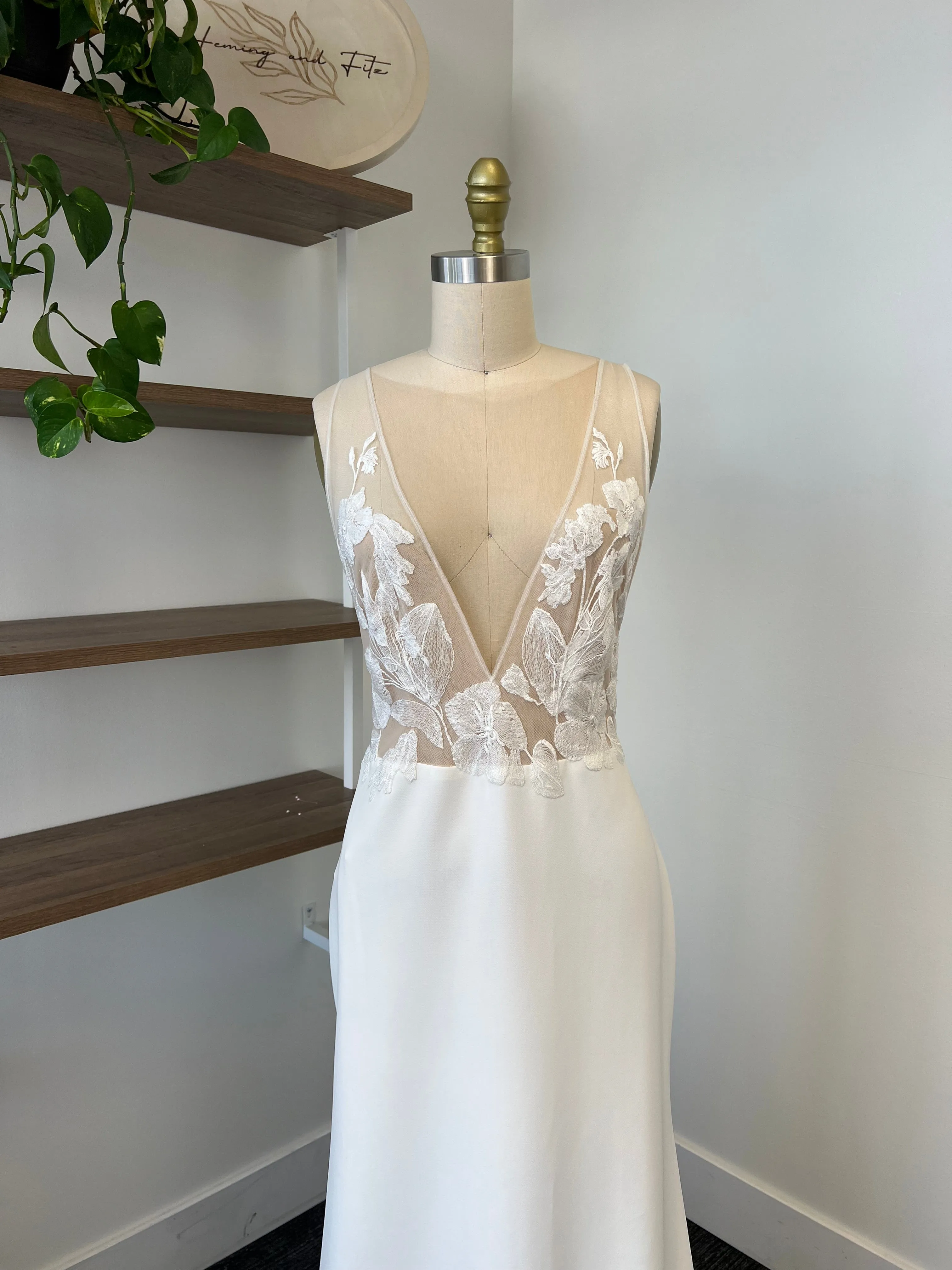 B / Anna Kara Blossom Size 12