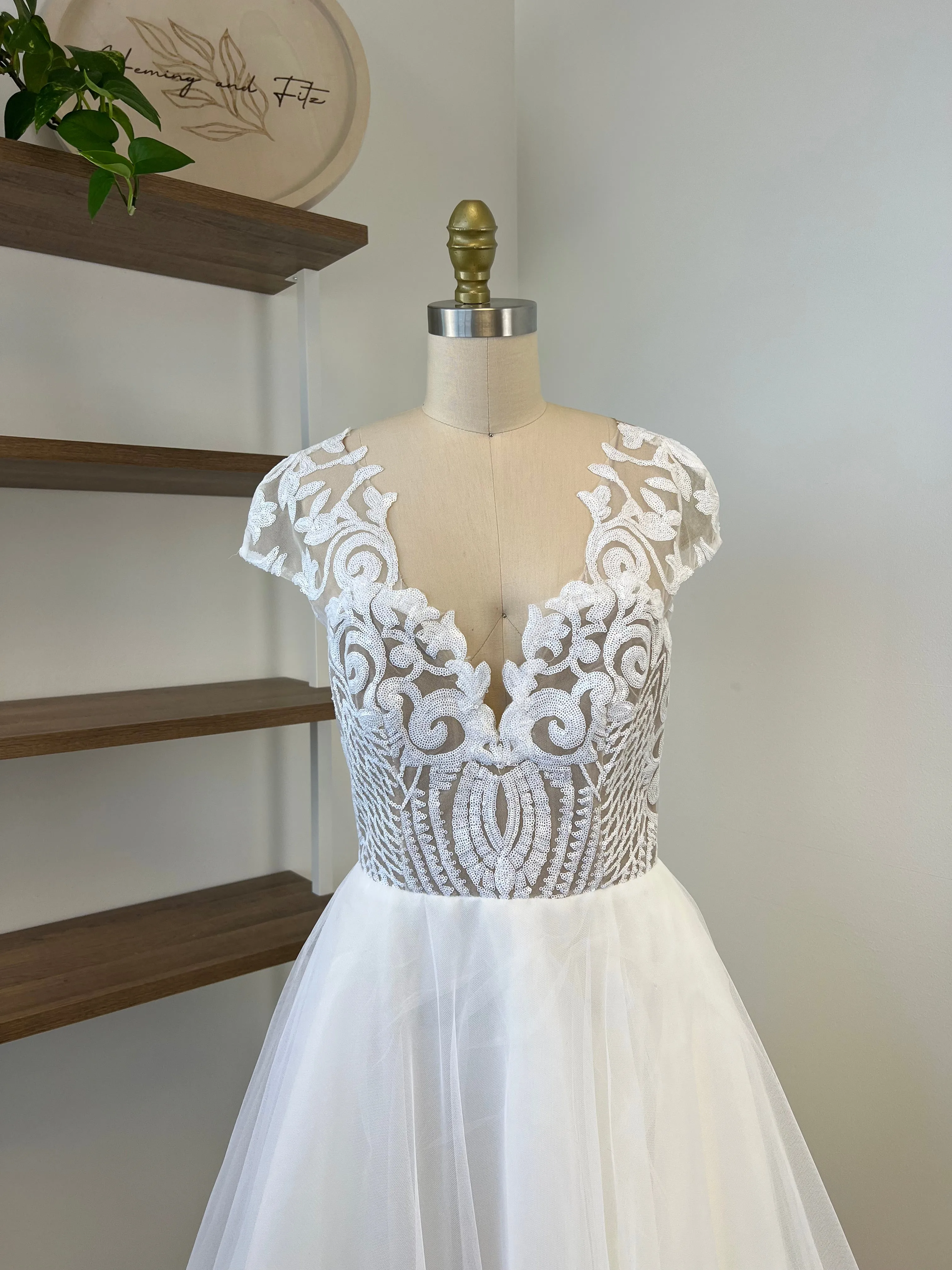 B / Hayley Paige 223116 Size 12