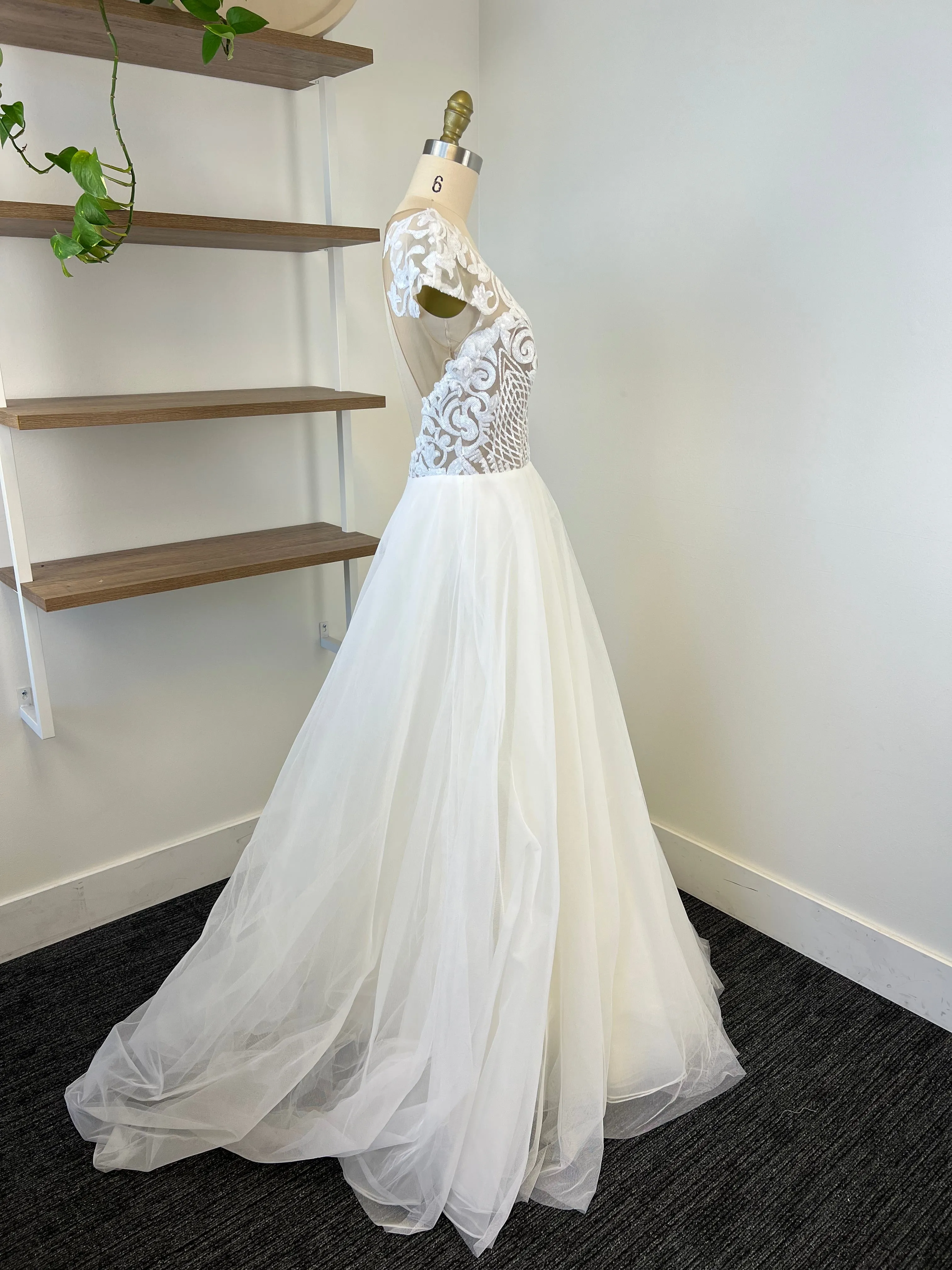 B / Hayley Paige 223116 Size 12