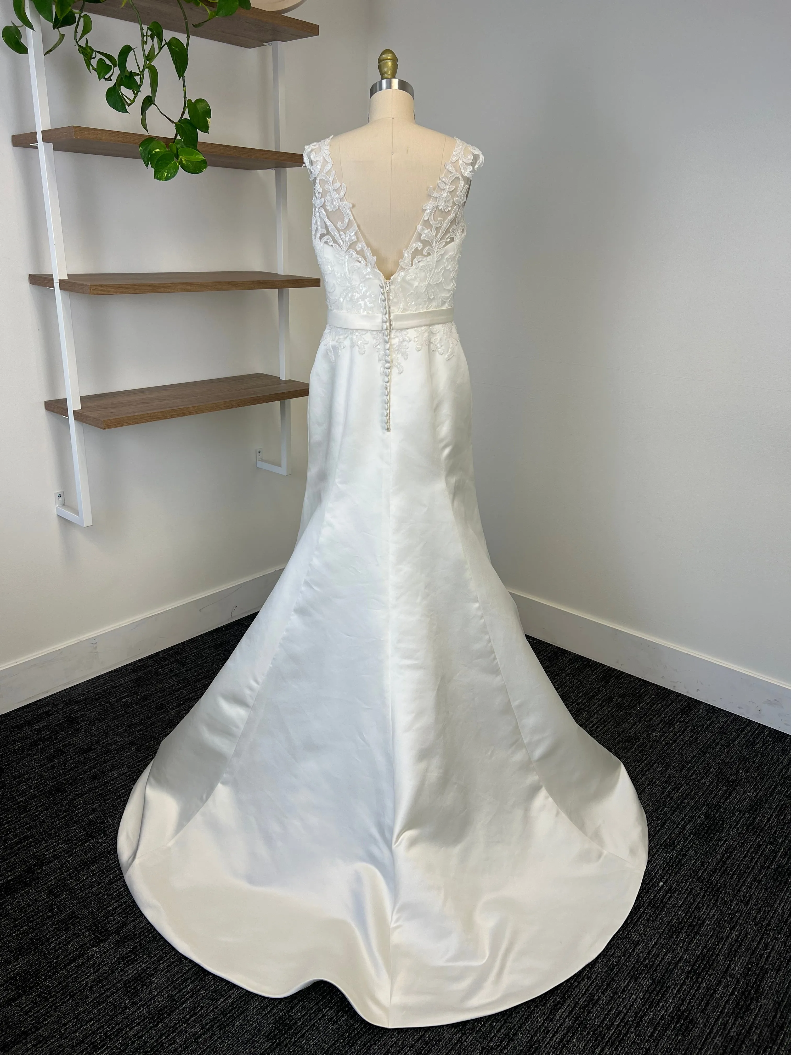 B / Luna Novias 1420 Ytiel Size 12