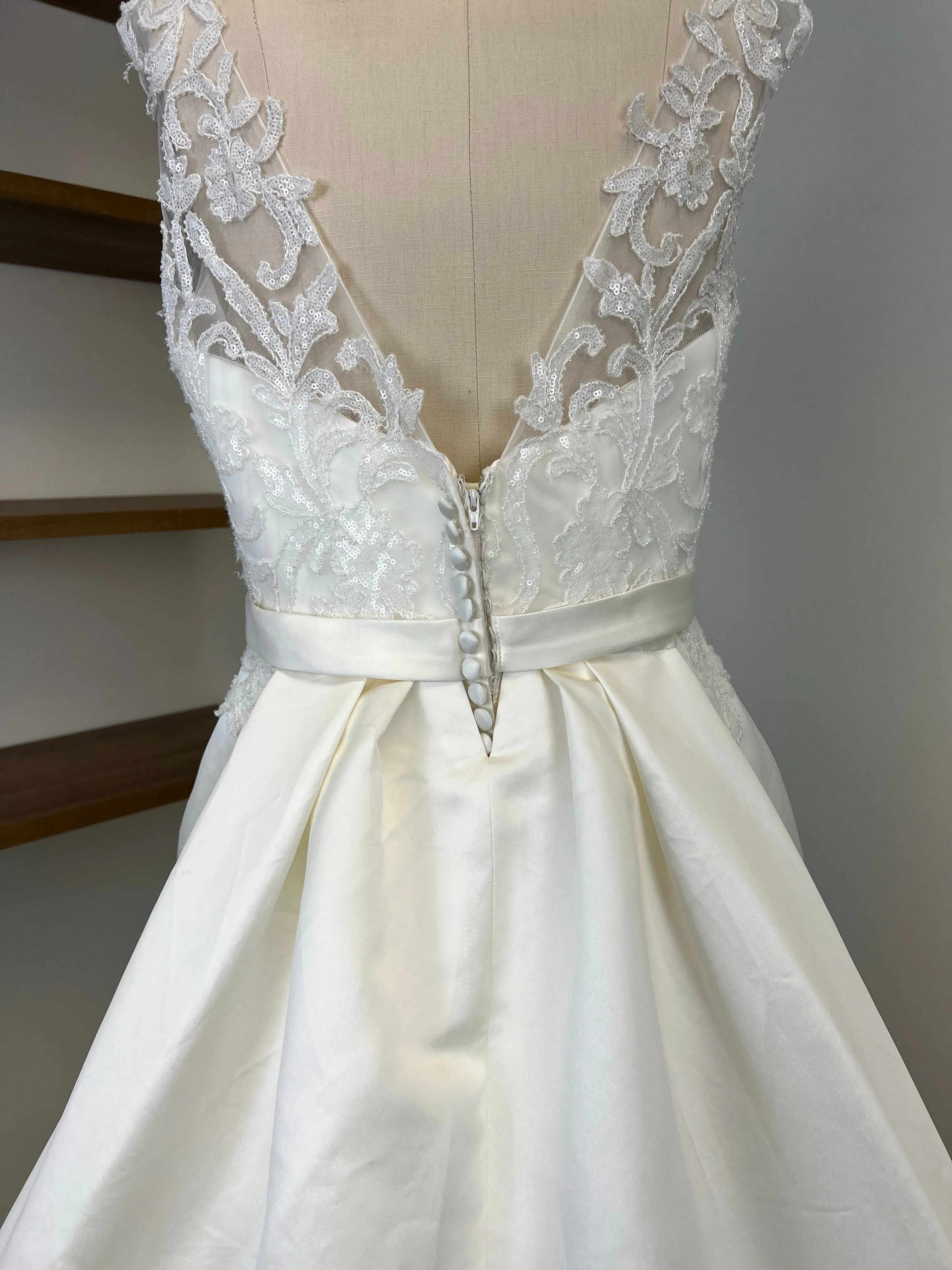 B / Luna Novias 1420 Ytiel Size 12