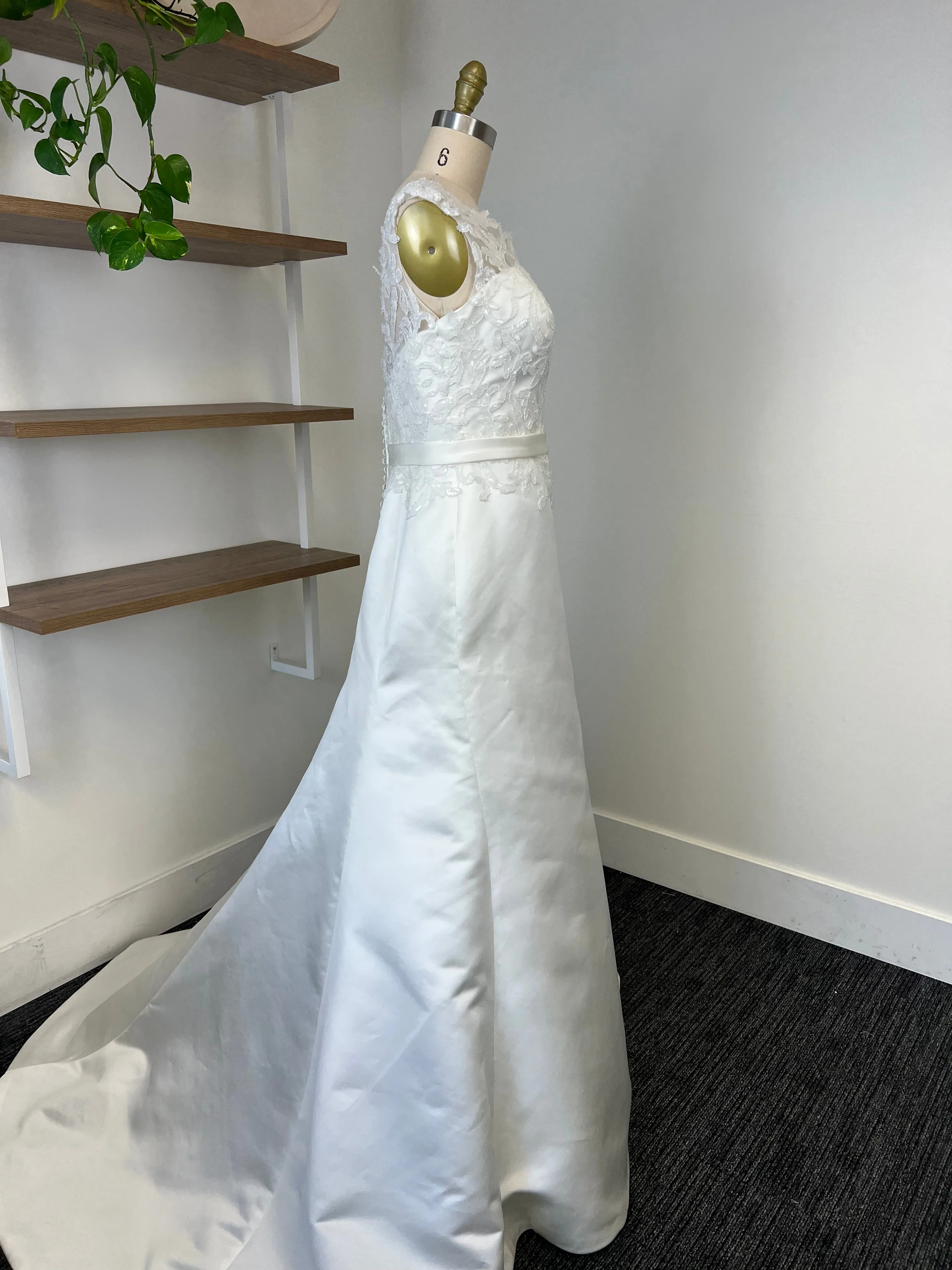 B / Luna Novias 1420 Ytiel Size 12