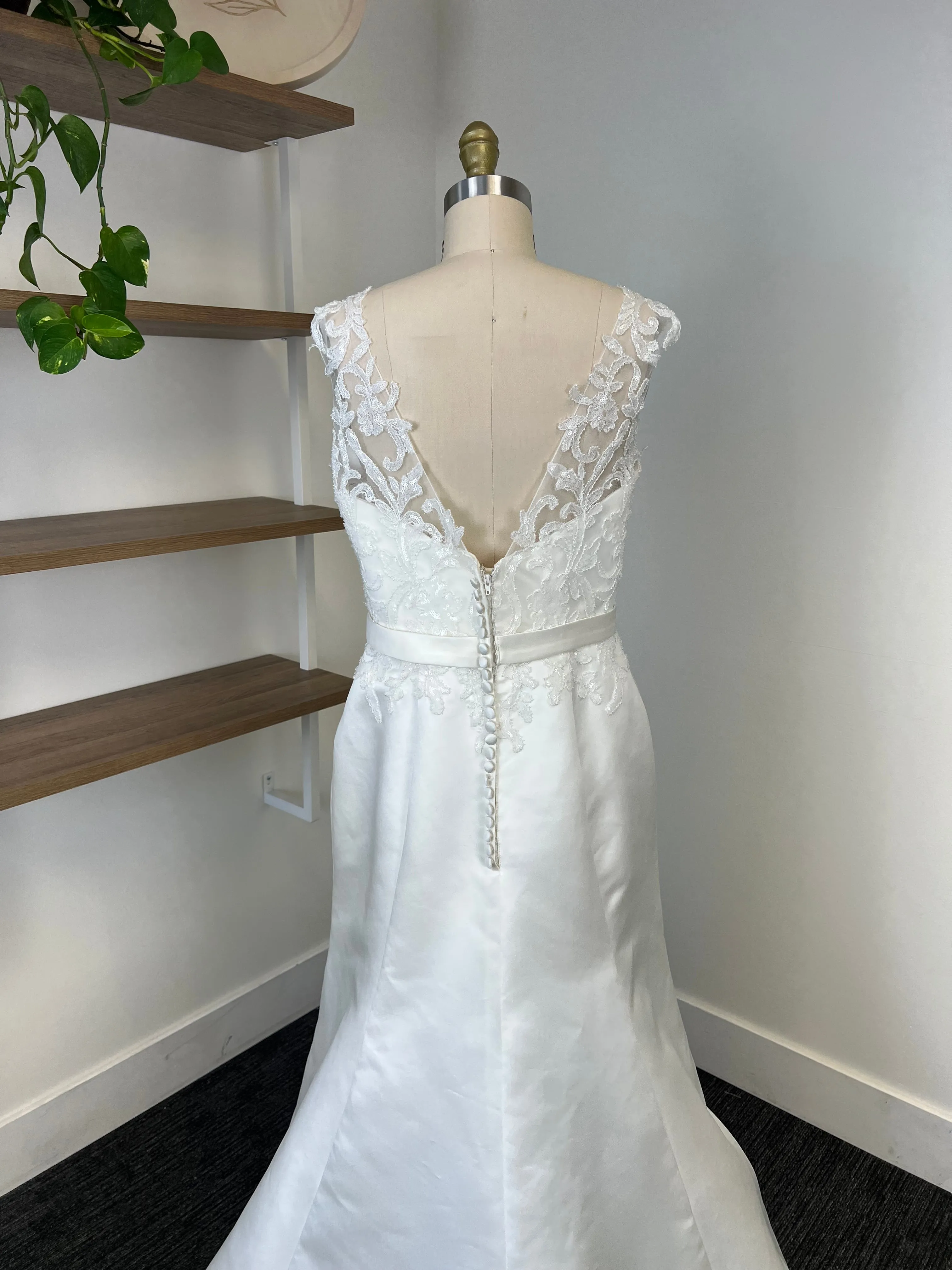 B / Luna Novias 1420 Ytiel Size 12