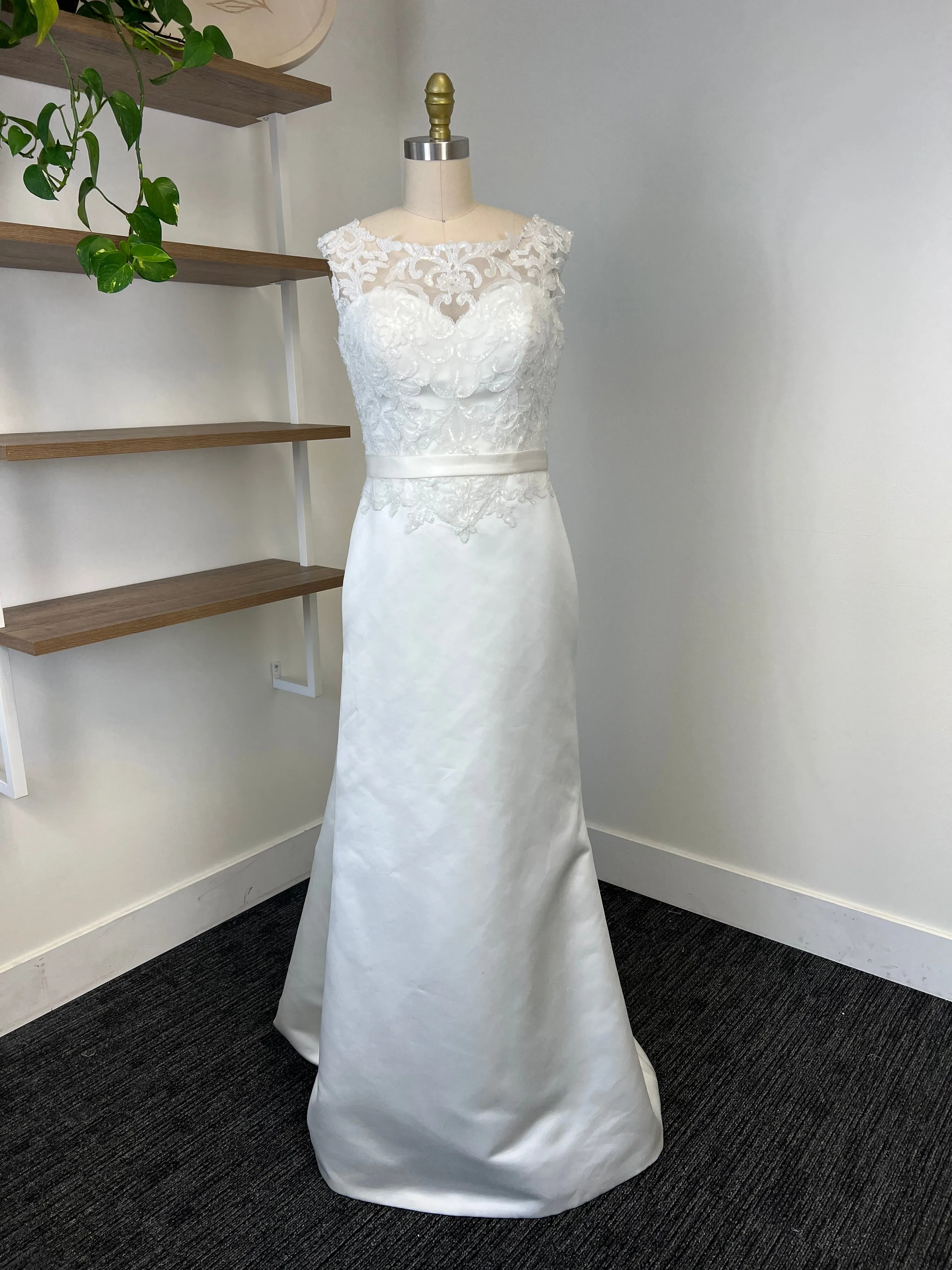 B / Luna Novias 1420 Ytiel Size 12