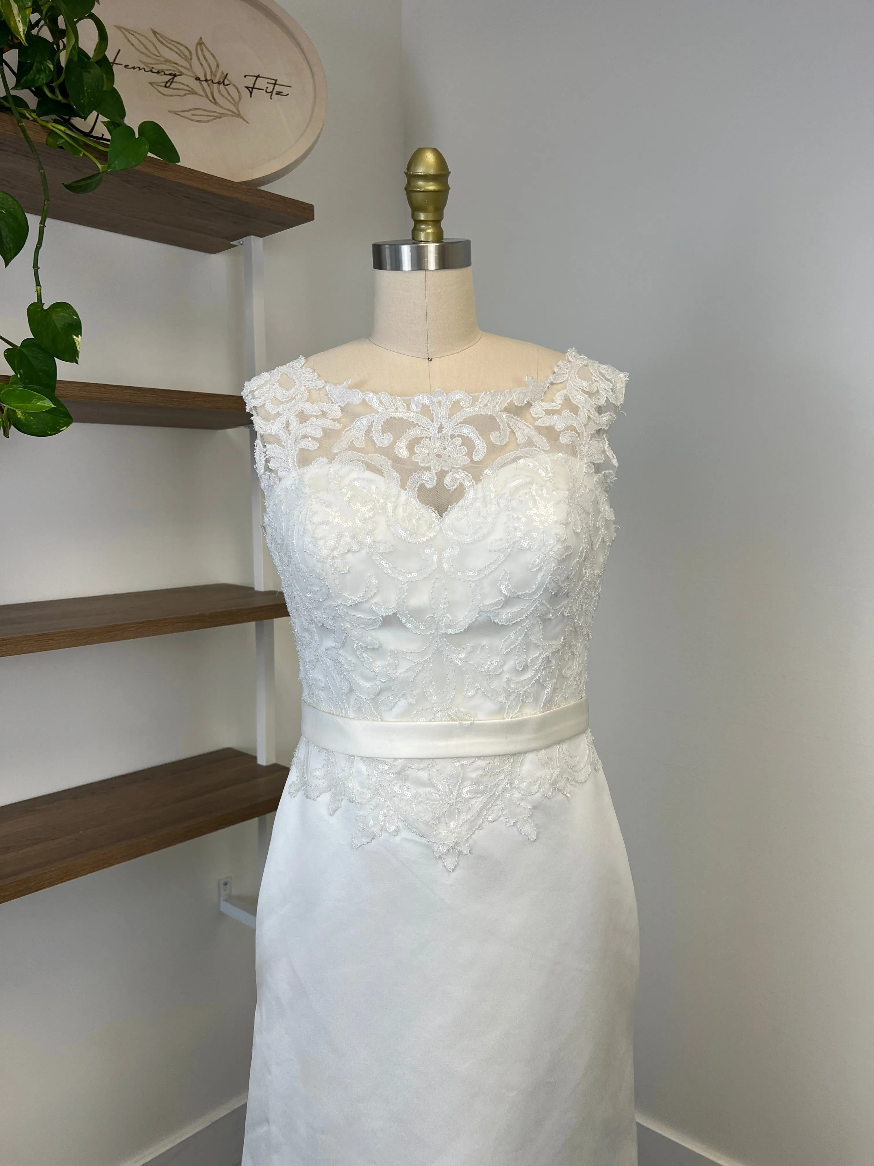 B / Luna Novias 1420 Ytiel Size 12