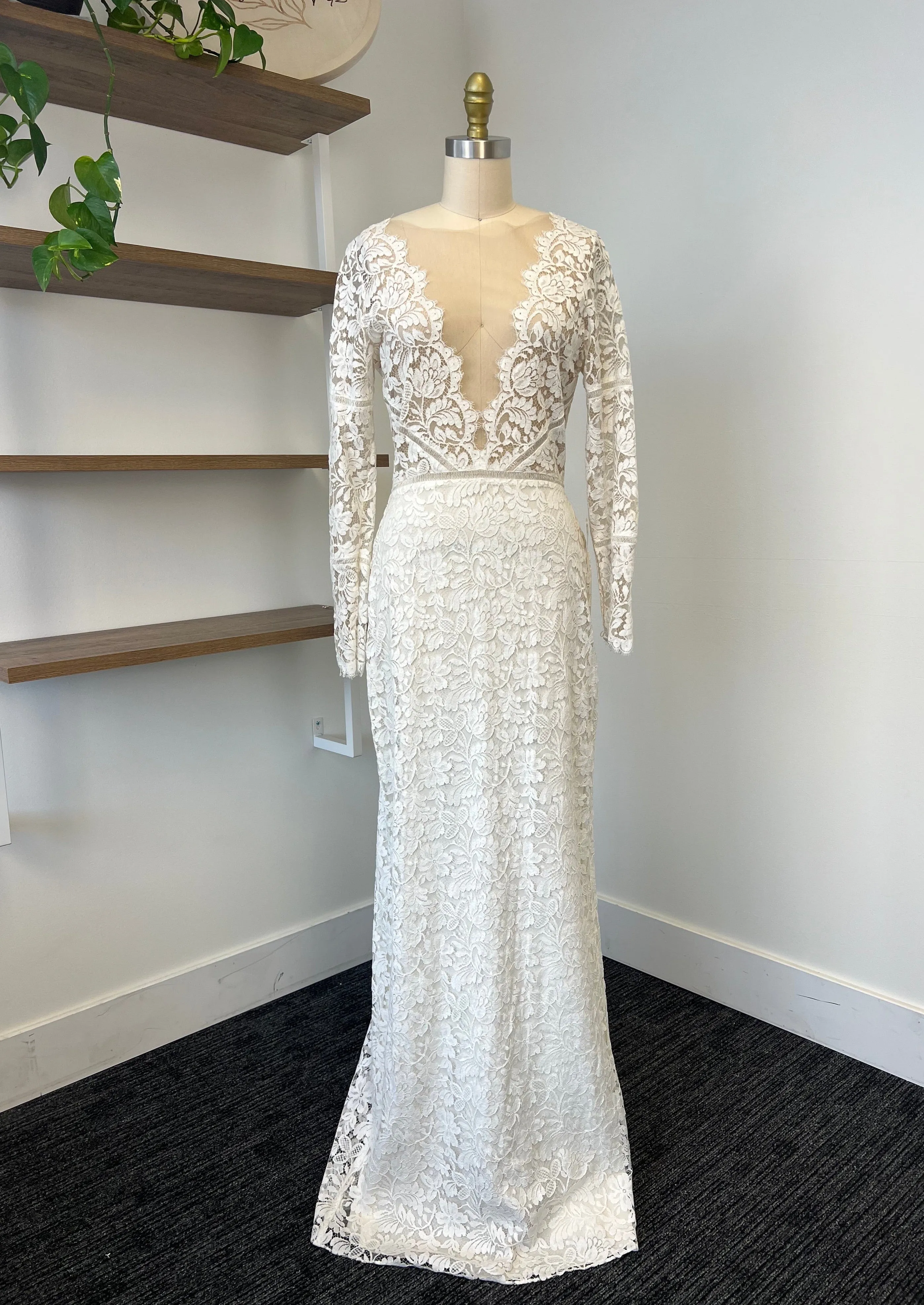 B / Sarah Seven Venice Lace Size 8