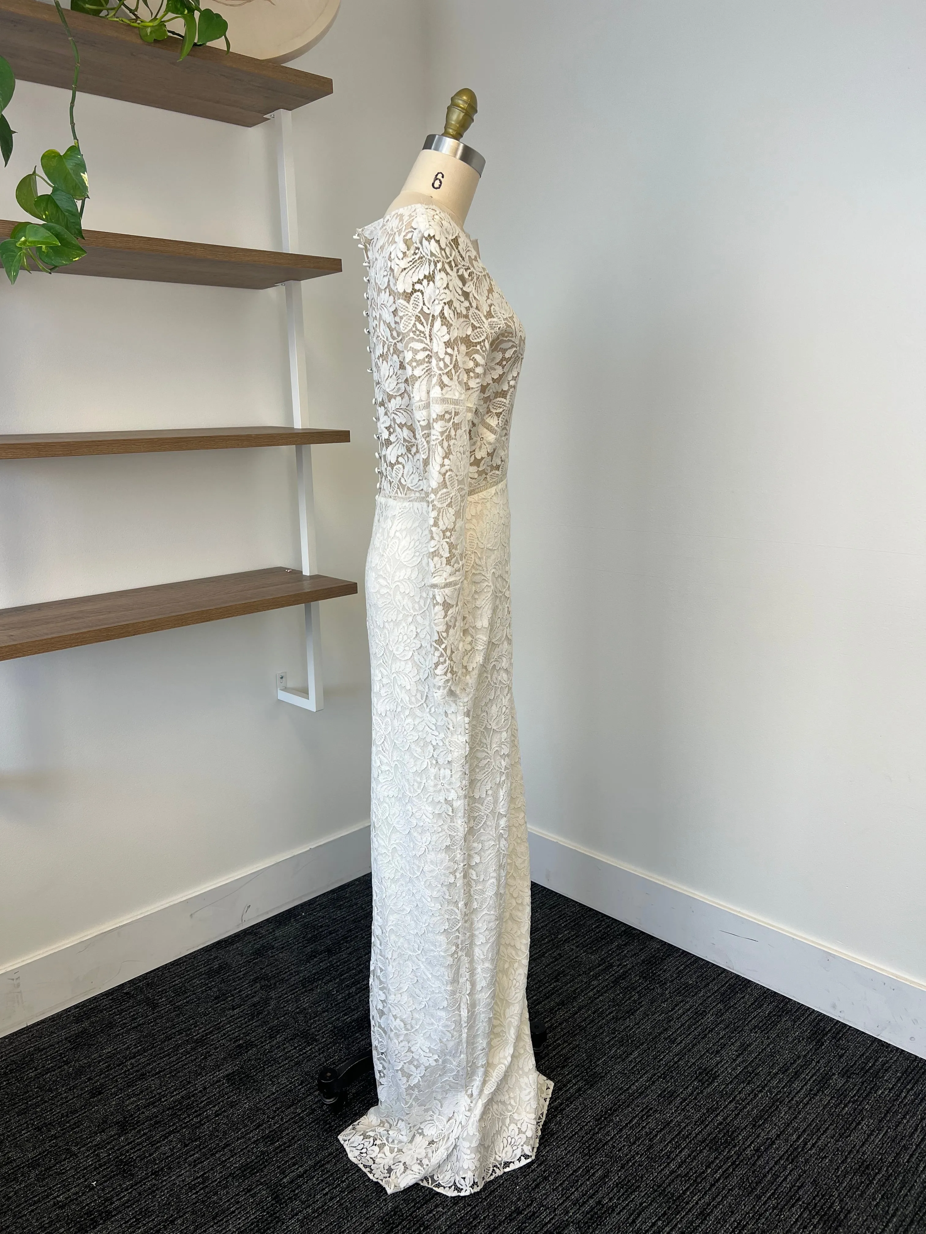 B / Sarah Seven Venice Lace Size 8