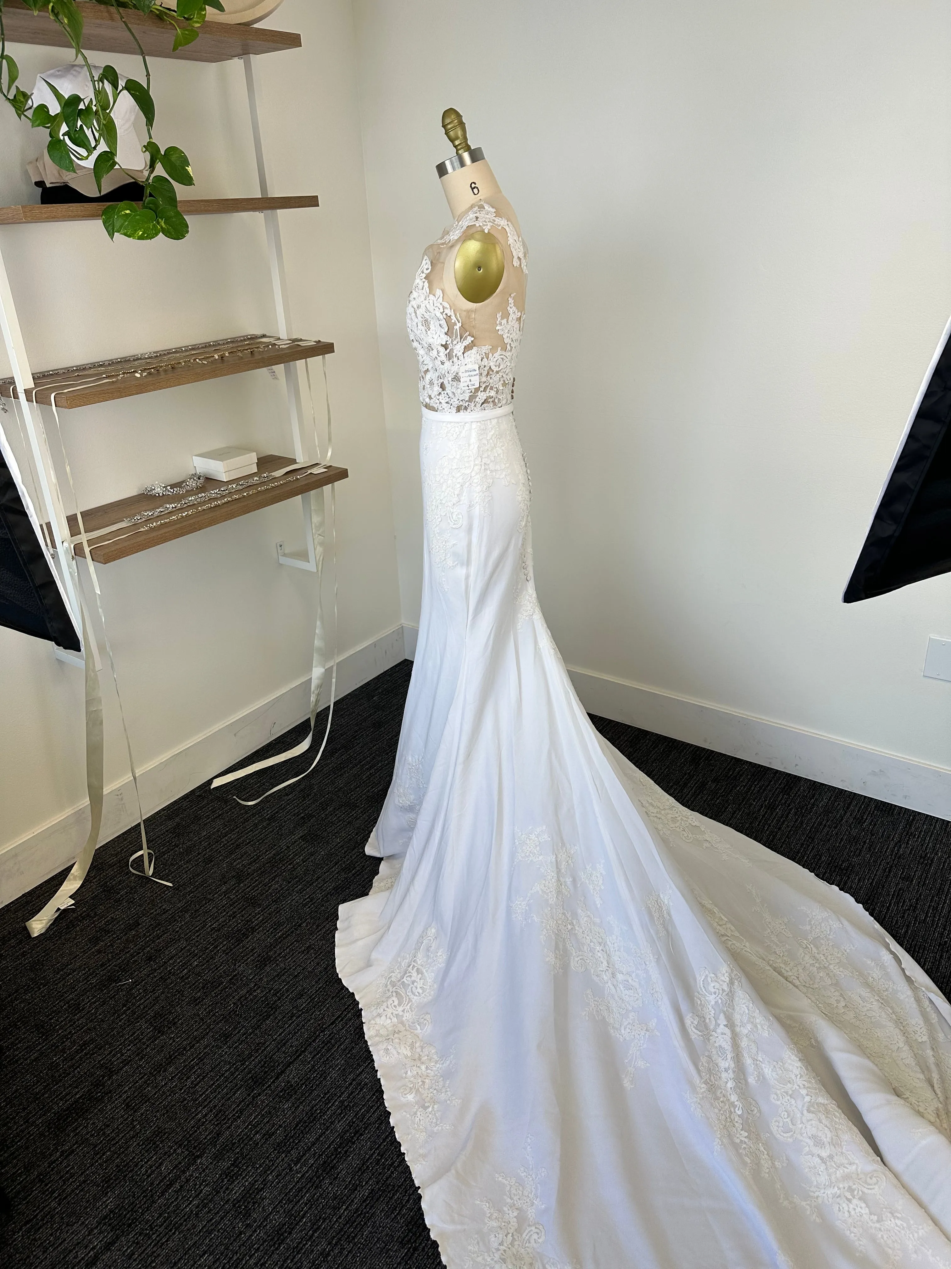 C / Pronovias Vincente Size 8
