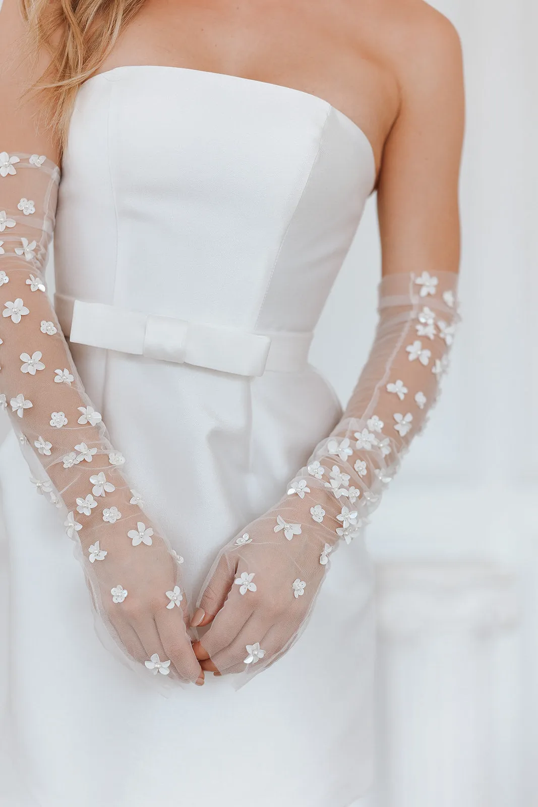 Valiant Sheer Gloves